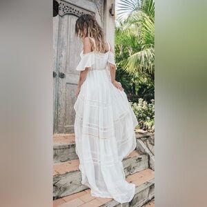 ISO Spell Elizabeth Gown. Do not buy